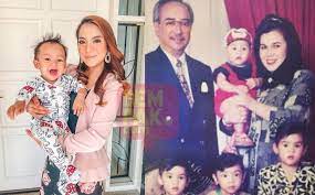 Al zamil majid farooq mishary rashid alafasy mohamed al tayeb hamdan mohamed aljabery al. Tapi Senang Bahagia Itu Tak Lama Mawar Rashid Dedah Kemewahan Diragut Ketika Kecil Gempak