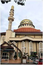 Beberapa masjid di medan masuk daftar tempat yang harus dikunjungi oleh para wisatawan. Supermeng Malaya Masjid Jumhuriah Taman Dato Harun