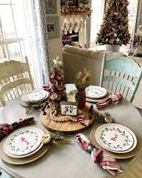 How To Put Together An Easy Christmas Table Setting That S Cute And Creative Christmas Table Settings Rustic Blue Christmas Decor Rustic Christmas