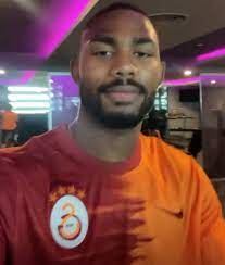 Emmanuel bonaventure dennis (born 15 november 1997) is a nigerian professional footballer who plays as a striker for bundesliga side 1. Nijeryali Golcu Galatasaray Formasi Giydi Partihaber