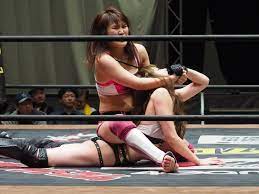 カレーマン on X: #東京女子プロレス 裸絞めで締め上げると、マーサが機転を利かせて審判の注意を逸らす  t.co83TS9wPP4Y  X