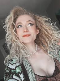 Janet Devlin's Instagram, Twitter & Facebook