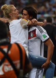 Als sohn von vater matthias rüdiger und mutter (?) erlangte er im jahr 2021 als fußballer berühmtheit zum beispiel für. Spielerfrauen Der Nationalspieler Deutschen Fussballnationalmannschaft