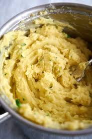 Garlic Mashed Potatoes Easy Mashed Potatoes Recipe Using Buttery Yukon Gold Potatoes Mashed Potatoes Recipe Easy Easy Mashed Potatoes Garlic Mashed Potatoes