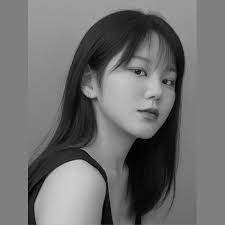 𝒀𝒐𝒖 𝒅𝒆𝒇𝒊𝒏𝒆 𝒃𝒆𝒂𝒖𝒕𝒚 𝒚𝒐𝒖𝒓𝒔𝒆𝒍𝒇🤍 . . . #blackandwhite  #snow #profile #AI #girlpower #defineyourself