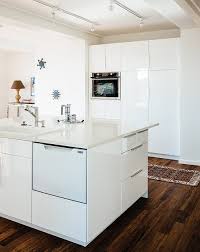 pros and cons of white kitchen cabinets