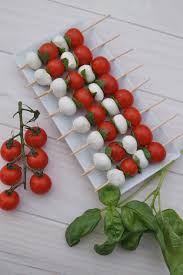 Les Recettes De Kelou Des Recettes Simples Et Gourmandes Pour Mettre Du Bonheur Dans L Assiette Tomates Mozzarella Brochette Recette Apero Dinatoire