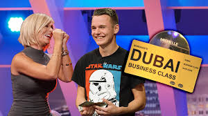 Deutschland sucht den superstar 2017 mit shirin david so dsds 2017 shirin david ist das neue kuken in der jury ok. Dsds 2017 Michelle Schickt Sandro Brehorst Mit Der Goldenen Cd In Den Dubai Recall