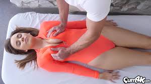 Sexy masseuse cant stop himself from groping her tits - FreeTeen.Sex