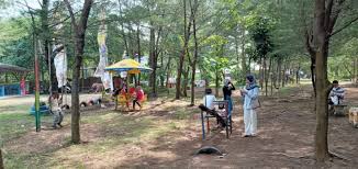 Wisatawan dapat datang ke objek wisata ini di hari apa saja. Wisatawan Membeludak Pantai Karangjahe Berlakukan Sistem Buka Tutup Suara Purwokerto