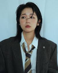 Hà Thi unfollow Thạch Trang: Điều gì đang xảy ra giữa hội gái xinh nổi  tiếng?