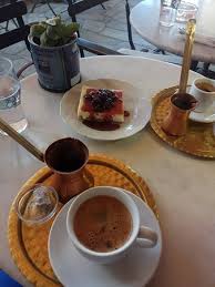 Ήπιος, βελούδινος, με μαλακή, γλυκιά γεύση και λεπτό, φίνο άρωμα. Ellhnikos Kafes Me Loykoymaki Kai Fresko Geystiko Cheesecake Picture Of Anna Na Ena Milo Milies Tripadvisor