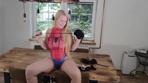 蜘蛛の巣に捕まったスパイダー・マハが激しく犯される！