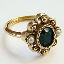 1976 Avon Versailles Ring Green Stone Size 7 Signed Avon Jewelry Emerald Green Stone Green Stone
