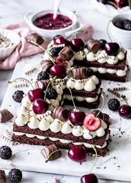 Schwarzwalder Kirsch Letter Cake Emma S Lieblingsstucke Rezept Schokoladen Biskuit Cake Rezepte Schwarzwalder Kirsch