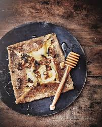Galettes Chevre Noix Miel Pour 6 Personnes Recettes Elle A Table Recette Recette Recette Crepes Salees Recette Galette
