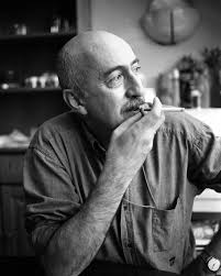 Меня расстраивает то, что мы утратили способность жить спокойно: писать  акварели, играть на фортепьяно, принимать гостей, вести дневники,  устраивать пикники. Почему у нас не хватает на все это времени? Почему я не