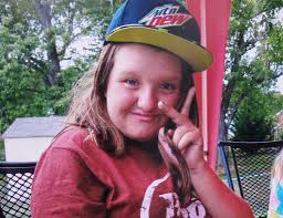 Prosecutor: Girl texted with college man before stabbing