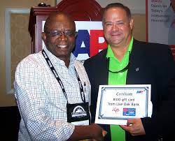 100 Gift Card Winner Courtesy Of Live Oak Bank Chris Akunne Of Phillips Pharmacy Columbus Ohio Photo Credit Maurice Hanks Gift Card Cards Live Oak