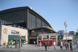 Häufige fragen über die haltestelle zoologischer garten bhf (s+u). S Bahnhof Zoologischer Garten Berlin Charlottenburg Zoologischer Garten C O Berlin Museum Fur Fotografie Grosser Tiergarten Bikini Berlin Kaiser Wilhelm Gedachtniskirche Bahnhof