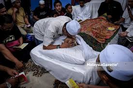 Anaknya, tan sri musa hassan ketika dihubungi sumber berkata bapanya sudah menerima rawatan di hospital berkenaan sejak dua minggu lepas. Sujud Syukur Terakhir Hassan Azhari