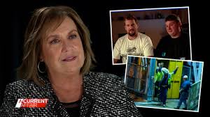 Tamworth bats: Woman bangs wok to scare away 'horrible' bats, as 150k flock  to regional city