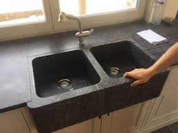 landelijke dubbele spoelbak uit natuursteen keuken landelijke keuken spoelbak