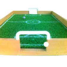 A range of miniature tabletop football tables for office or home. Fussball Ideen Fur Anspruchsvolle Souvenirs Tablett Mit Fussballfeld