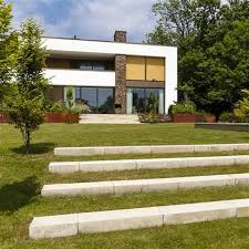 Betoline Blockstufe Stufen Und Treppen Fur Garten Und Terrasse Treppenelemente Blockstufen Radienstein Blockstufen Treppe Stufen