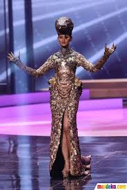 Miss thailand sophida kanchanarin displays her costume during miss universe national costume show in chon buri, thailand monday, dec. 0hkymyf3aqlefm