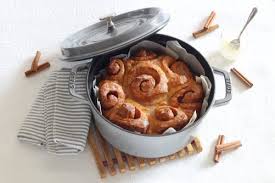 Brioche Roulee A La Cannelle Par Staub Recette Alimentation Recette Cocotte En Fonte Roules A La Cannelle