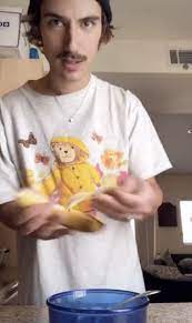 This Guy S Tiktok Of Him Slicing A Banana Has Gone Viral And Women Everywhere Are In Love