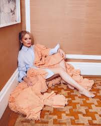 Começou atuando na tv australiana, onde recebeu um convite para cantar a música locomotion, uma. Kylie Minogue S Feet Wikifeet