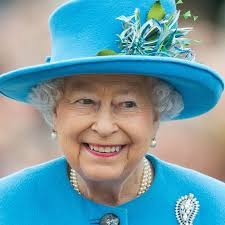 Ella Slack, la doble de Isabel II que lleva 30 años sustituyéndola en los  ensayos de su agenda