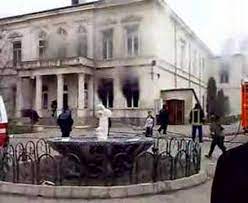 O noua interventie la capatul pasajului octav bancila spre strada pacurari ingreuneaza traficul auto spre centrul orasului. Liceul Octav Bancila In Flacari Youtube