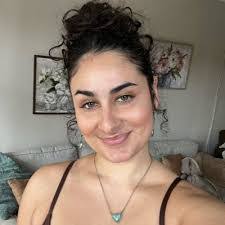 Anna Carpio's Instagram, Twitter & Facebook