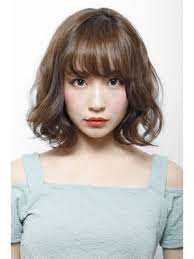 今回は ボブのヘアスタイルをたっぷり紹介していきます 夏に向けてオススメのボブスタイルは 前髪あり なしで印象がガラリと変わります その違いを見比べながらお気に入りのヘアスタイルを見つけて是非挑戦してみてくださいね 前髪あり なしのボブのヘアスタイルま