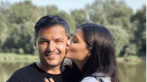 Vedete / meghan markle the bench, prima carte pentru copii scrisa de meghan markle, care a fost lansata marti in regatul unit, nu a reusit sa ajunga in topul celor mai bine vandute aparitii editoriale, conform news.ro. Carmina ImplineÈ™te 19 Ani È™i Vorbit Deschis Despre RelaÈ›ia Ei Cu TatÄƒl Ei Liviu Varciu Vedete Libertatea Pentru Femei