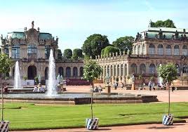 The walk through the zwinger is free of charge, only for visiting the museums you have to pay. Dresdner Zwinger Wallpavillon Bild Von Dresdner Residenz Konzerte Dresden Tripadvisor