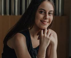 Biography — Amira Isaac