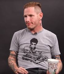 I 'basically broke my neck' without realizing it. Corey Taylor Looks Like A Bloke With Either A Massive Head And Regular Body Or A Regular Head And A Tiny Body Mildlyinteresting