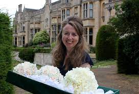 Order fresh wedding flowers, bridal bouquets from best online florist. Cindy Wedding Bouquets Delivery Pure Botanics