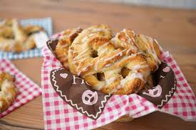 Sallys Rezepte Susse Nussbrezeln Oktoberfest Backen Mit Globus Sallys Welt 63 Sallys Rezepte Feine Backwaren Brezel Rezept