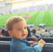 This is the shirt number history of iker casillas from karriereende. Martin Casillas Carbonero Presentacion De Iker Casillas En El Oporto De Portugal Foto Tomada Por Su Mami Sara Carbonero Baby Face Cute Babies Little Babies