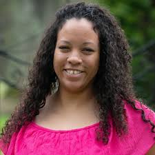 Lacey Howard's Instagram, Twitter & Facebook