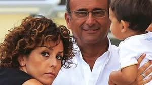 Nota per essere la moglie di carlo conti, si sa davvero ben poco di lei. Francesca Vaccaro Chi E La Moglie Di Carlo Conti
