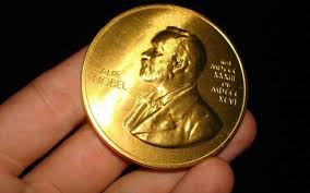 Premiul nobel pentru fizică din acest an a fost câştigat de doi cercetători, japonezul takaaki kajita şi canadianul arthur mcdonald, pentru pentru contribuţiile lor semnificative în ceea ce priveşte experimentele care au. Premiul Nobel Pentru FizicÄƒ E Castigat Pentru InvenÅ£ia Care A Transformat Fundamental Tehnologia Led Urilor