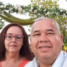 Tirei essa foto ontem á noite ( Dom ) na minha igreja, no fim do culto. Foi  ceia, meu pastor pregou muito, e eu chorei abessa. Na noite anterior á essa  foto,