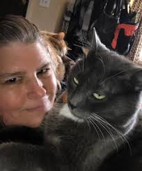 As much as I adore Freya, I am always devastated to know that she prefers  my OH to me 😂🙄 I am the one who feeds her, brushes her, gives her treats