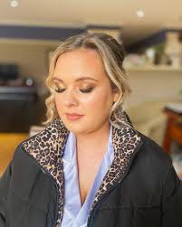 Elegant Up styling and Flawless Makeup. 💛 #hairmakeupcelebrant  #weddingpackages #fionarogershairmakeupcelebrant #centralcoastweddings  #centralcoastweddingstylist #centralcoastweddingsnsw